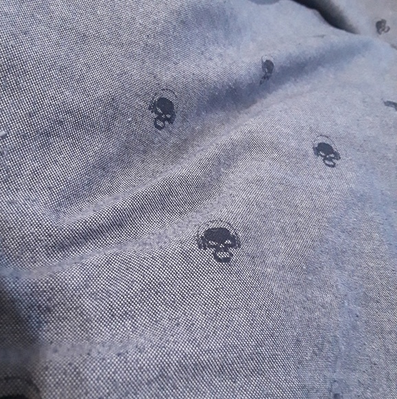 Burnside grey button-down skulls w/ headphone - Picture 2 of 4